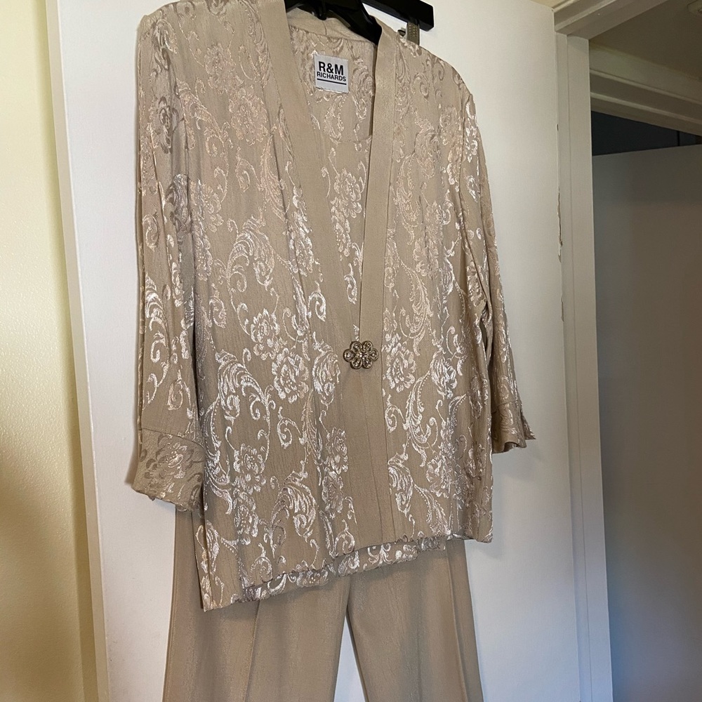 R & M Richards Pant Suit Set
